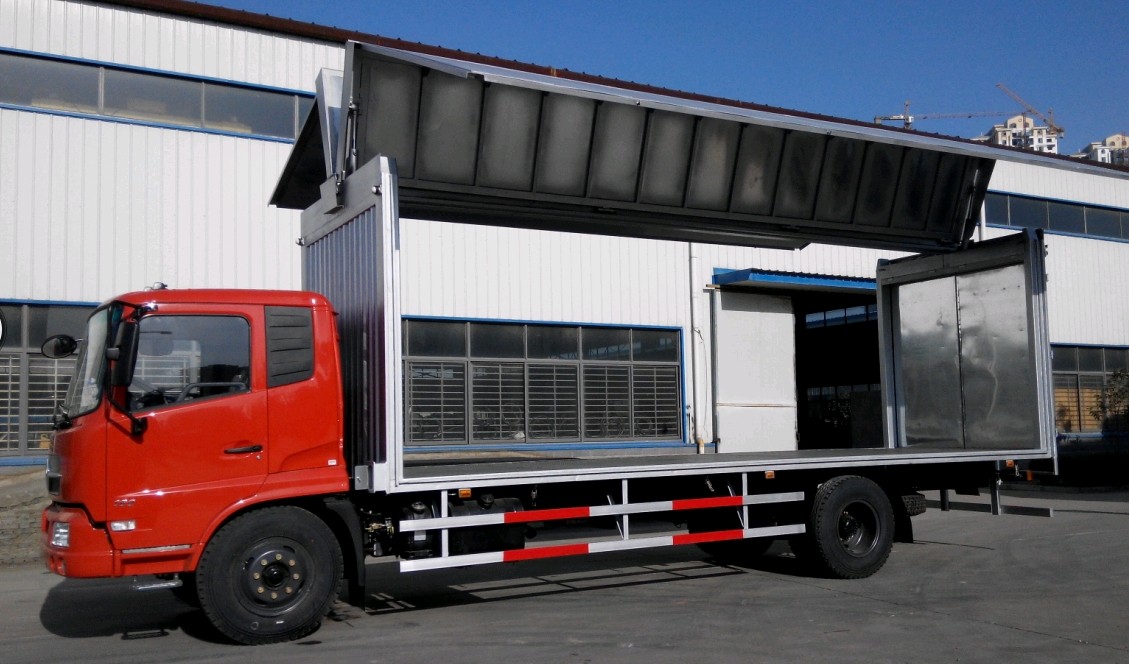 东风天锦7.65米侧翼开启厢式车 高效物流的10吨国四展翼解决方案